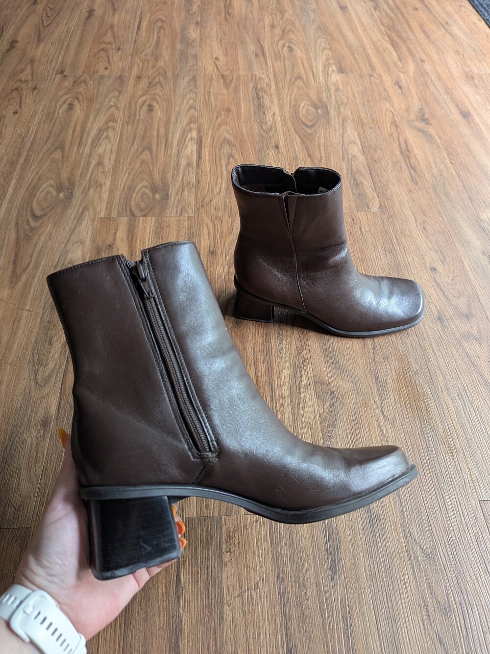 NWOT Naturalizer Women’s Brown Leather Ankle Boots with Side Zip Sx 8